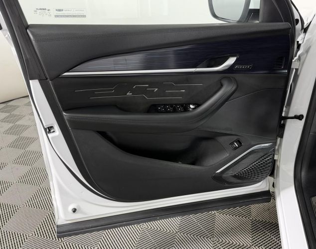 Geely Monjaro  Флагман