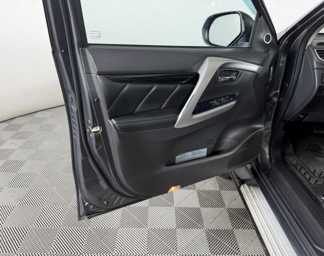 Mitsubishi Pajero Sport  Ultimate