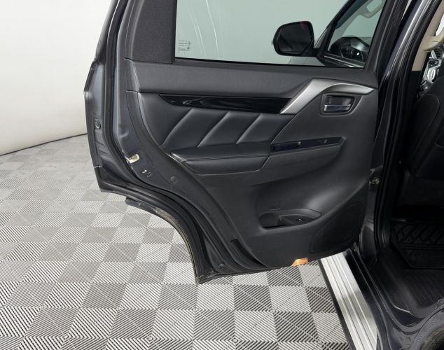 Mitsubishi Pajero Sport  Ultimate