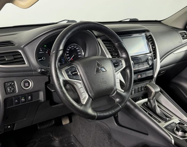 Mitsubishi Pajero Sport  Ultimate