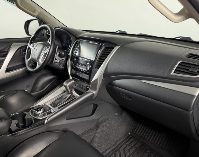 Mitsubishi Pajero Sport  Ultimate