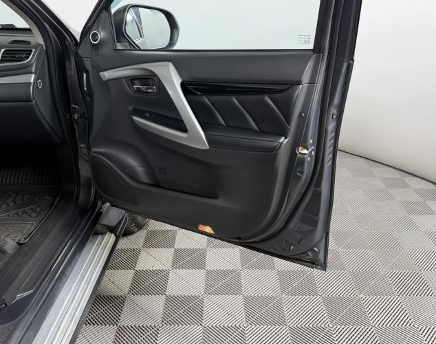 Mitsubishi Pajero Sport  Ultimate