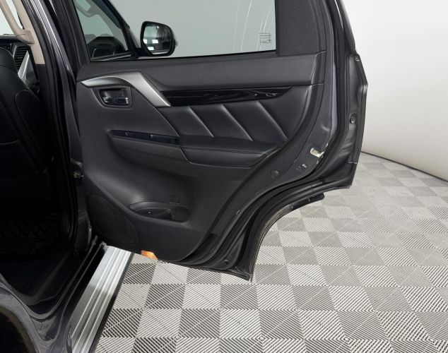 Mitsubishi Pajero Sport  Ultimate