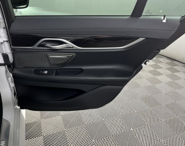BMW 7 серия  