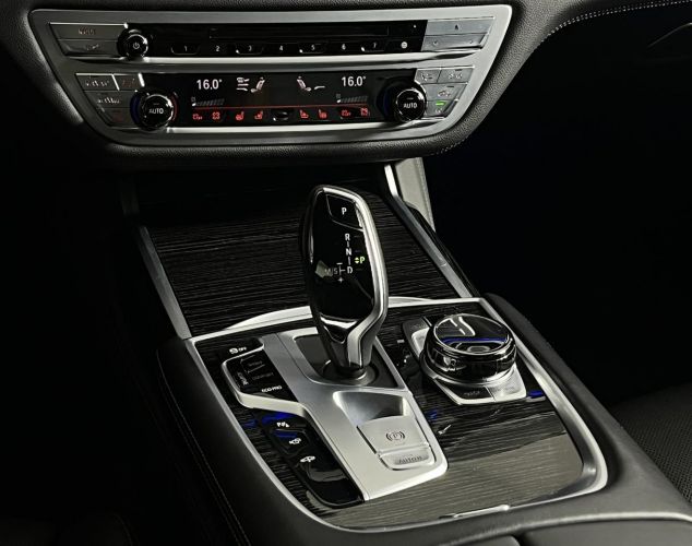 BMW 7 серия  