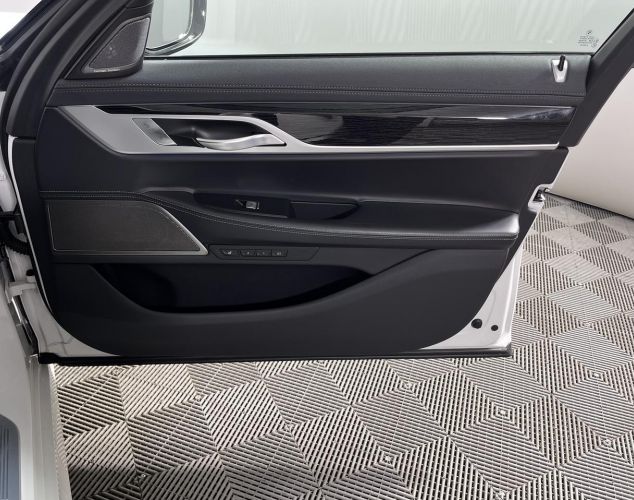 BMW 7 серия  