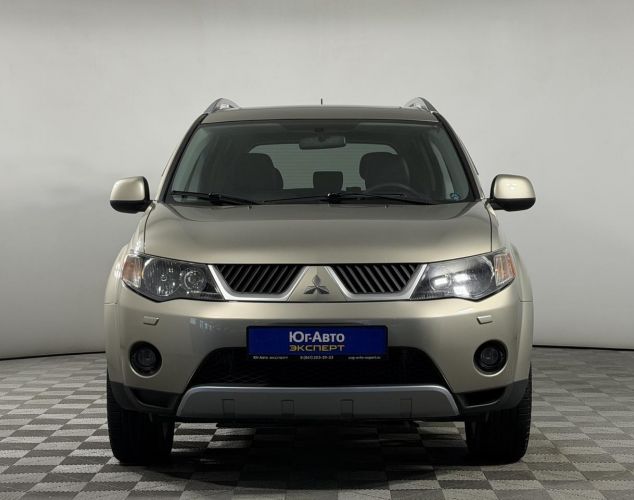 Mitsubishi Outlander  Invite