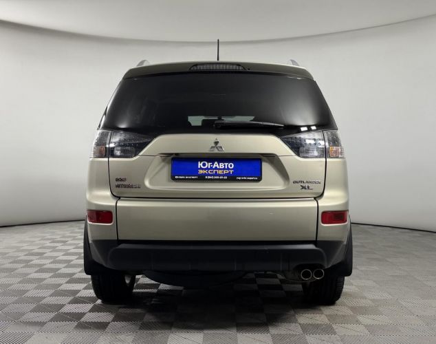 Mitsubishi Outlander  Invite