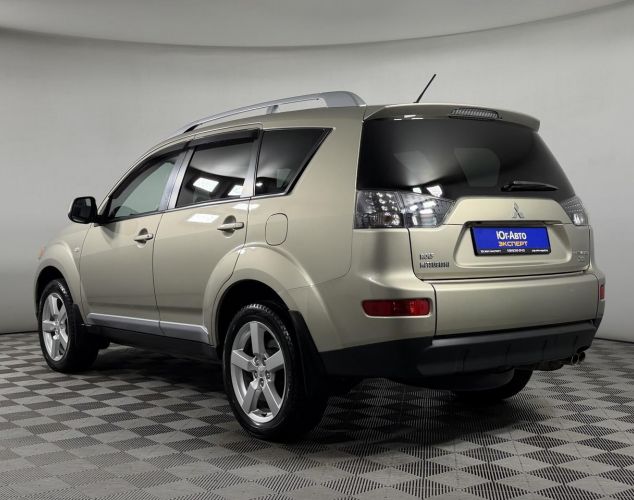 Mitsubishi Outlander  Invite