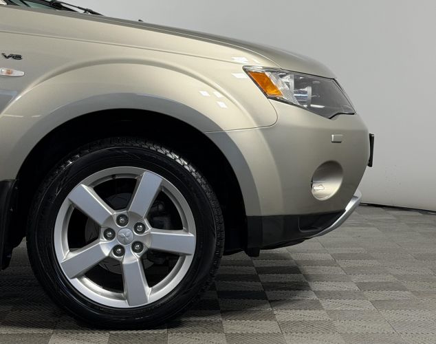 Mitsubishi Outlander  Invite