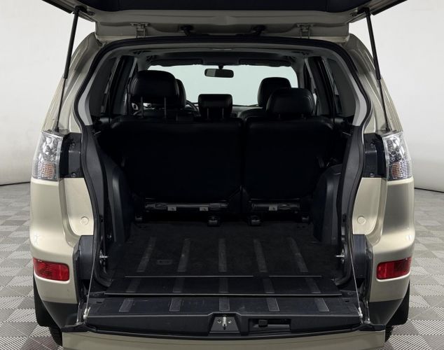 Mitsubishi Outlander  Invite