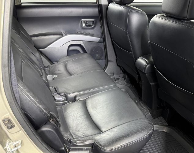 Mitsubishi Outlander  Invite