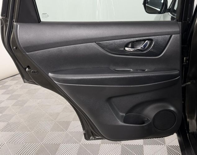 Nissan X-Trail  LE High
