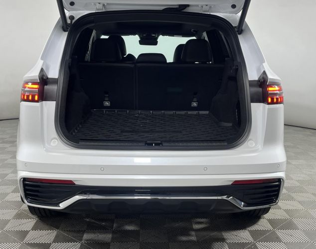 Geely Monjaro  Flagship 8AT
