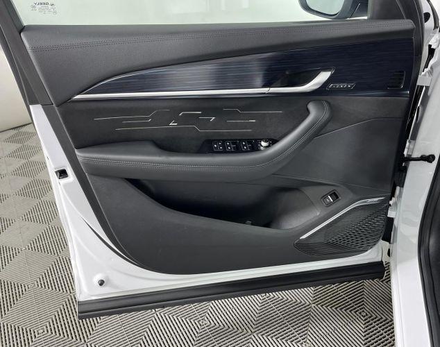 Geely Monjaro  Flagship 8AT