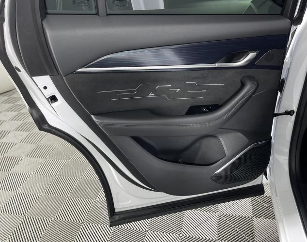 Geely Monjaro  Flagship 8AT