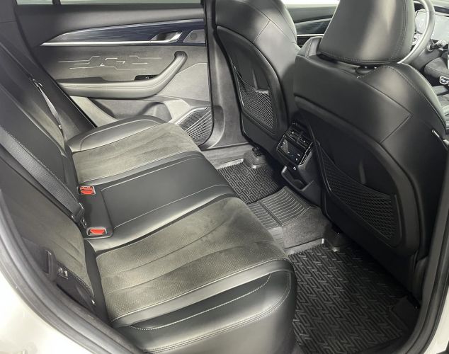 Geely Monjaro  Flagship 8AT