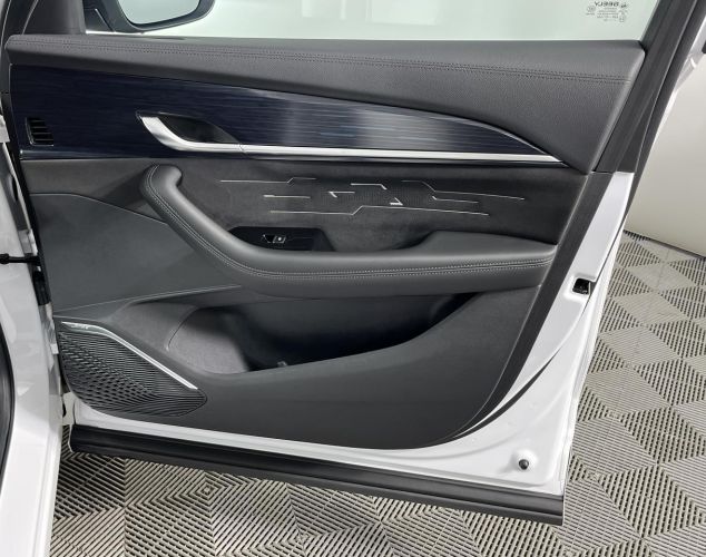 Geely Monjaro  Flagship 8AT
