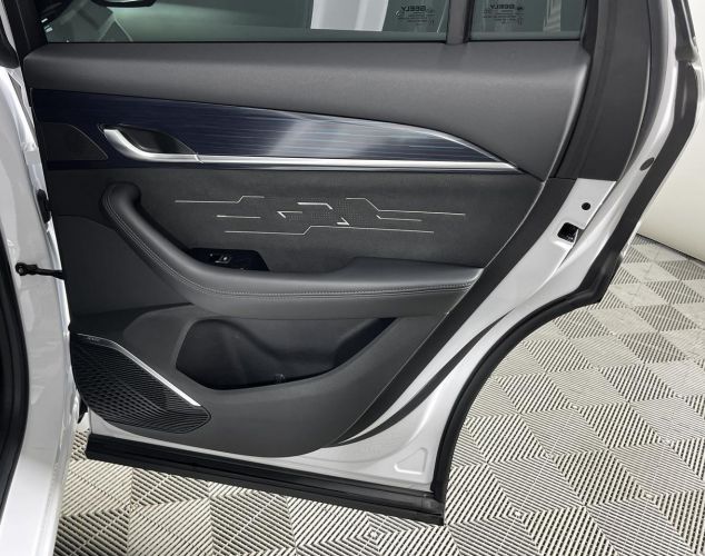 Geely Monjaro  Flagship 8AT
