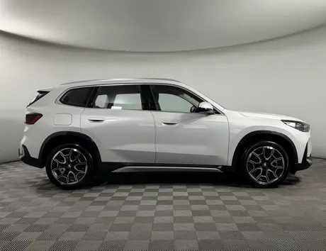 2 автомобиля BMW X1 с пробегом - ракурс 4